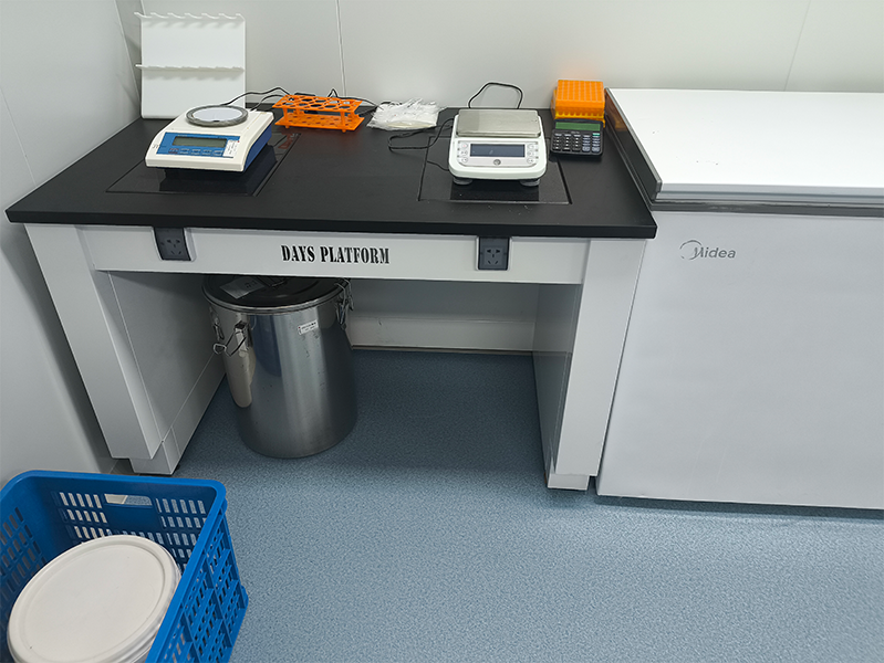 مکمل اسٹیل لیبارٹری ٹیبل کیس اسٹڈی - مضبوط اور دیرپا لیبارٹری ورک بینچ حل